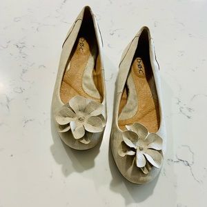 BOC Born Emalia Cream Gold Ballet Flats Slip On Shoes Leather Flower Women's 7